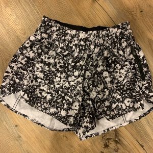 Lululemon tracker 4”shorts barley worn